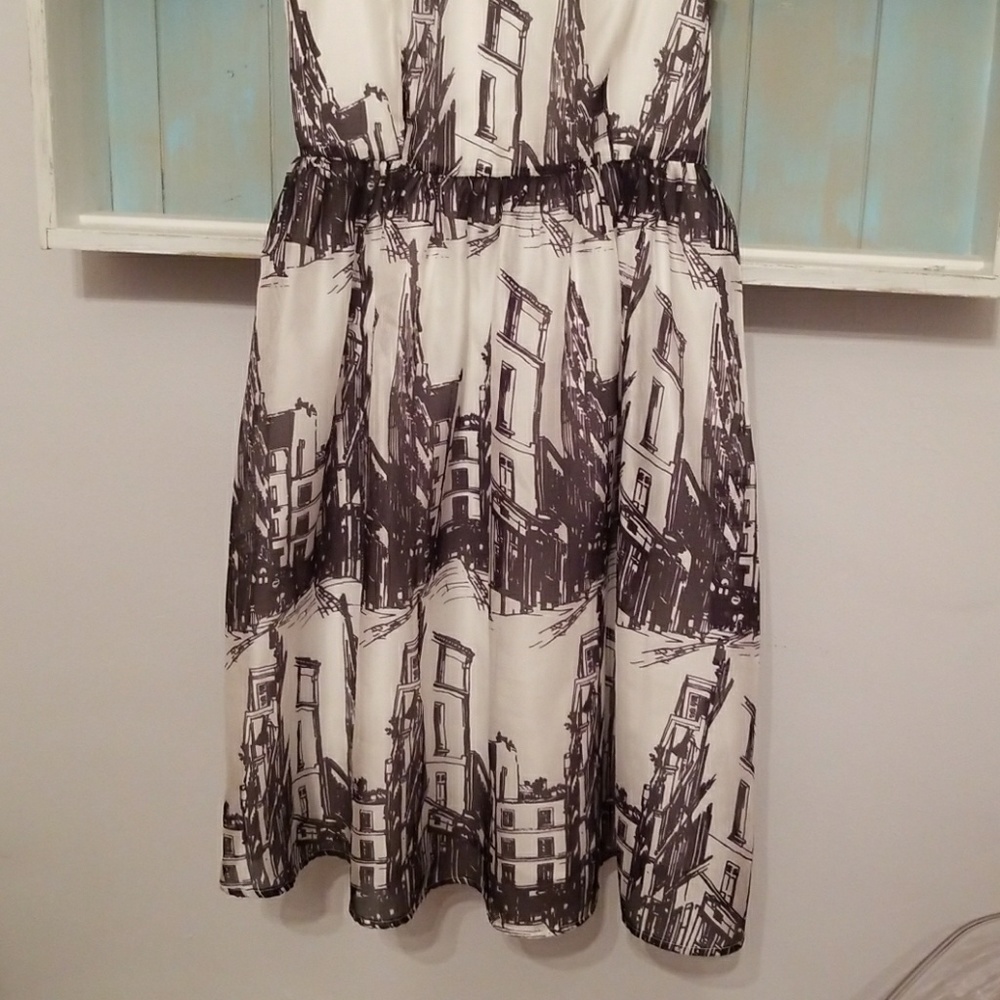 SOLD*Sweet Sinammon Cityscape Midi Dress - Picture 4 of 6